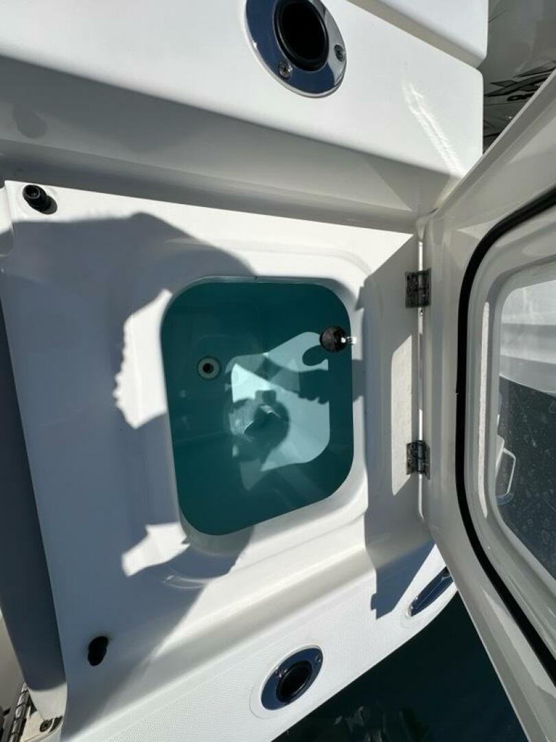 2021 PURSUIT S 428 Sport Base - Image 14