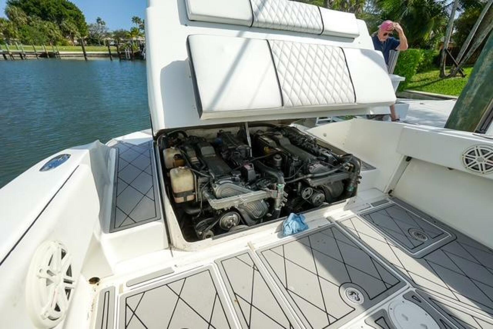 2007 Spectre 37 Center Console - Image 24