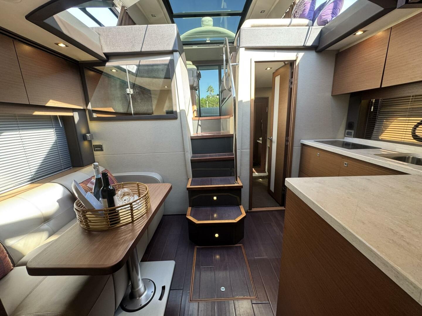 2016 Sea Ray 470 Sundancer - Image 14