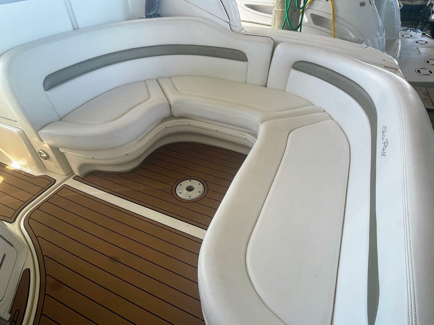 2006 Sea Ray 320 Sundancer - Image 10