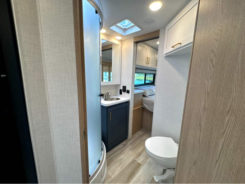2027 THOR MOTOR COACH MAGNITUDE GA31 - Image 17