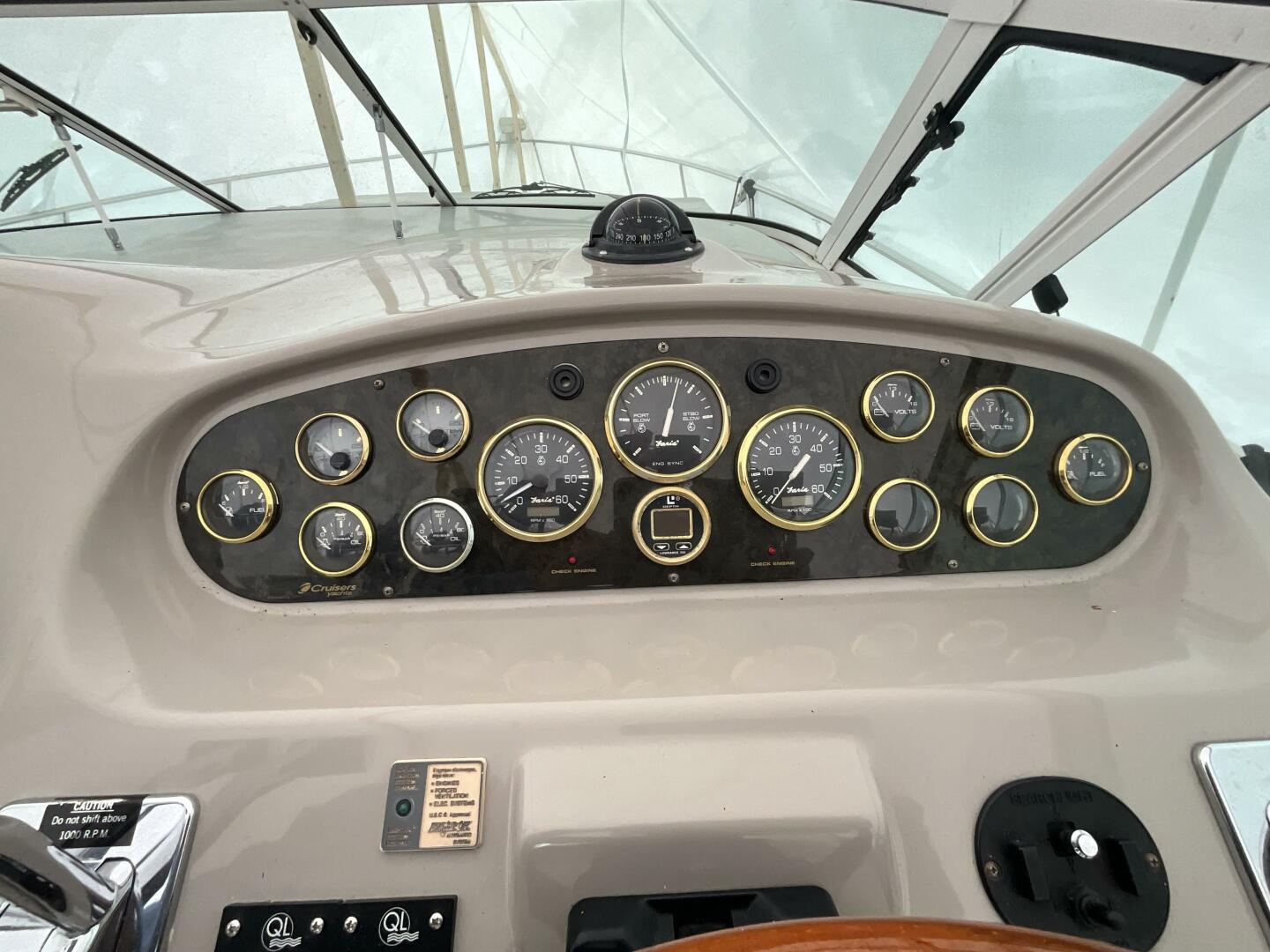 2002 Cruisers 35 Express - Image 7