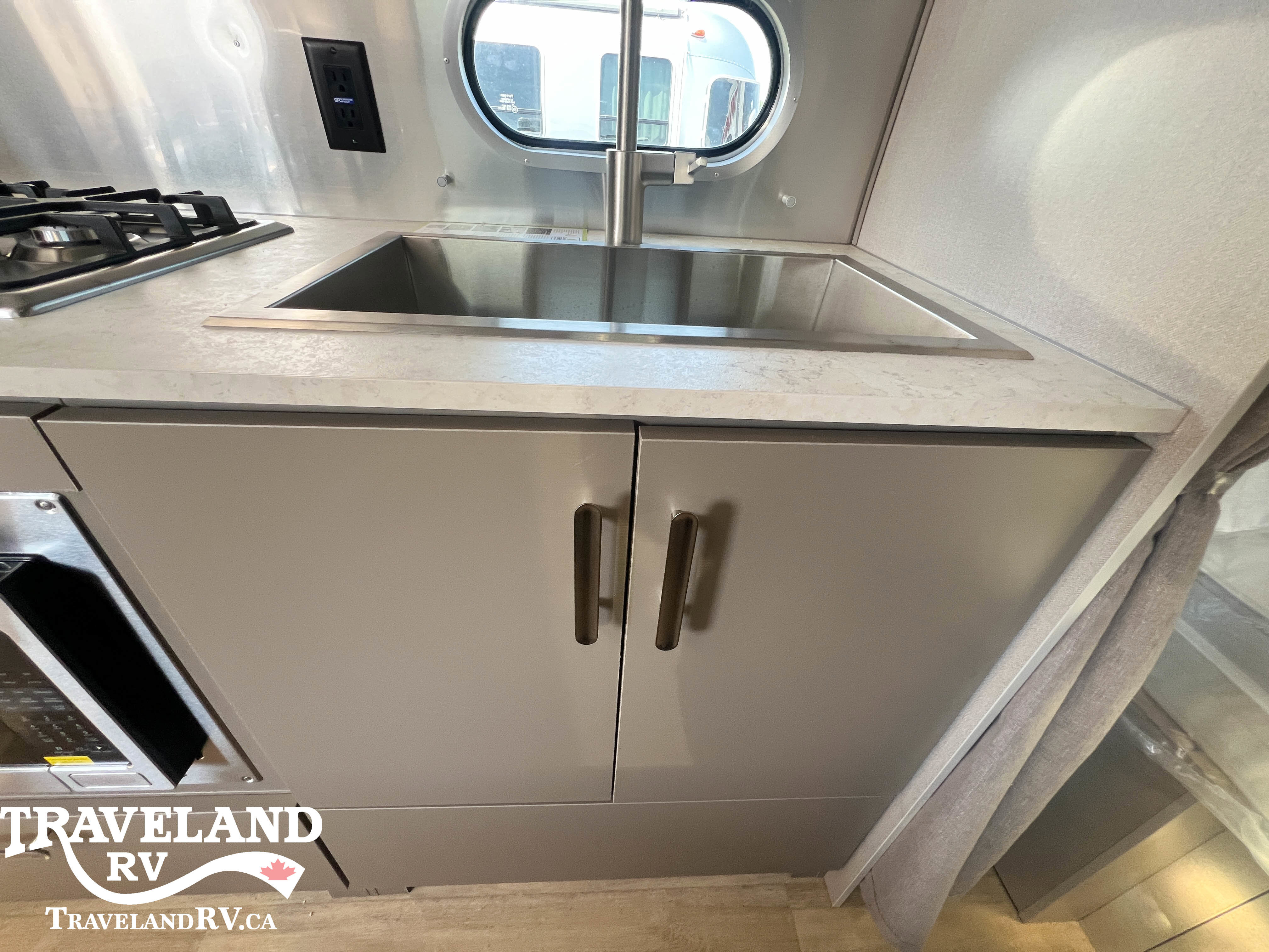 2025 Airstream Caravel 22FB - Image 16
