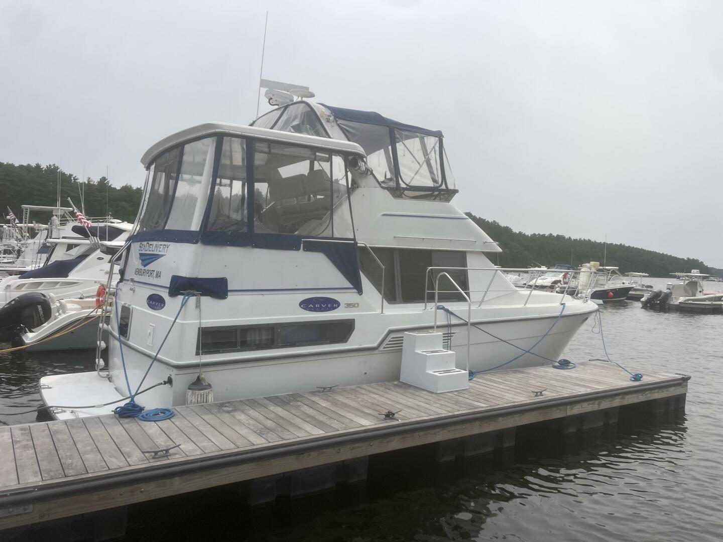 1994 Carver Aft Cabin Motor Yacht - Image 6