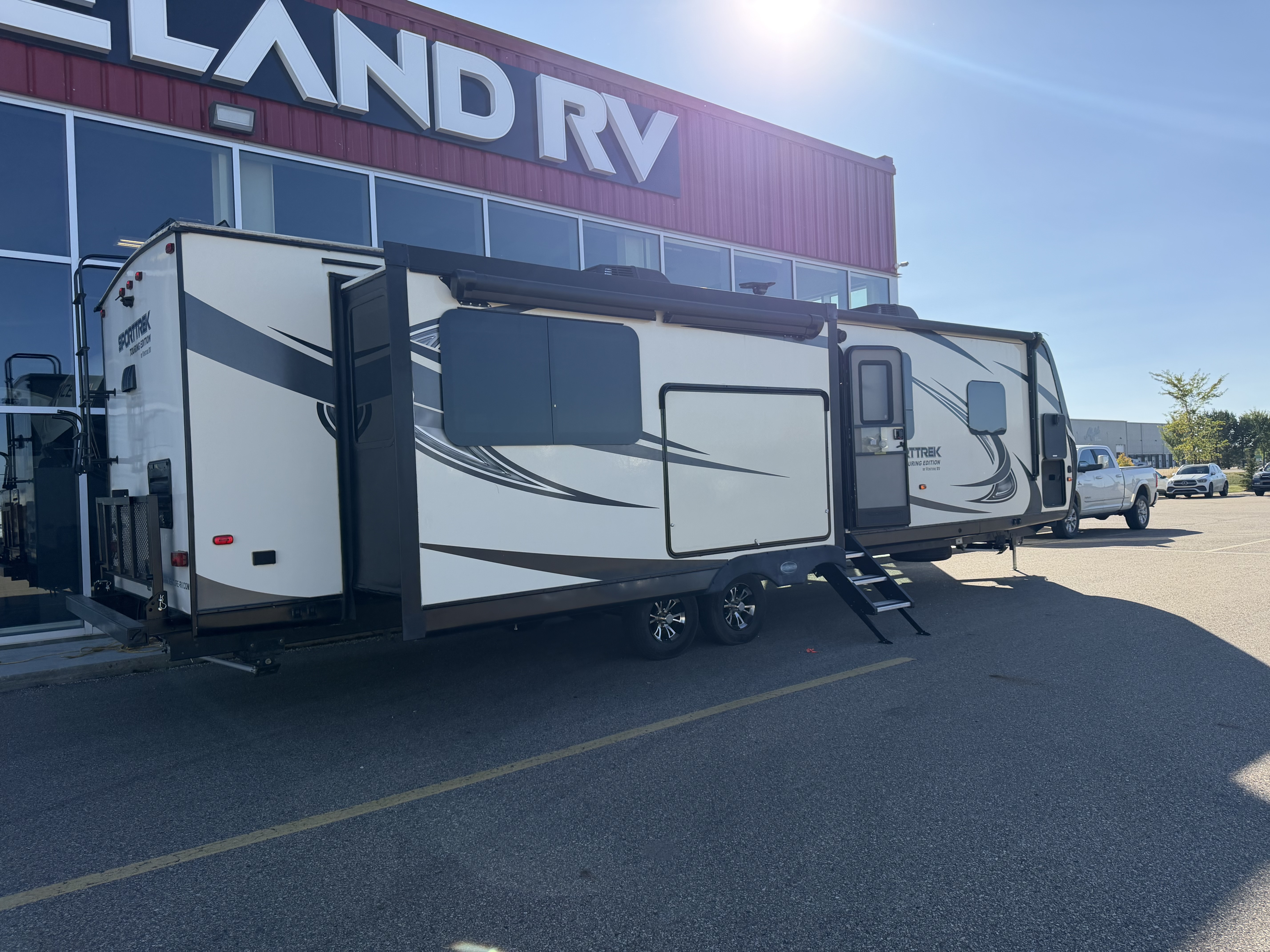 2018 VENTURE RV SPORT TREK TOURING 336 VRK - Image 9