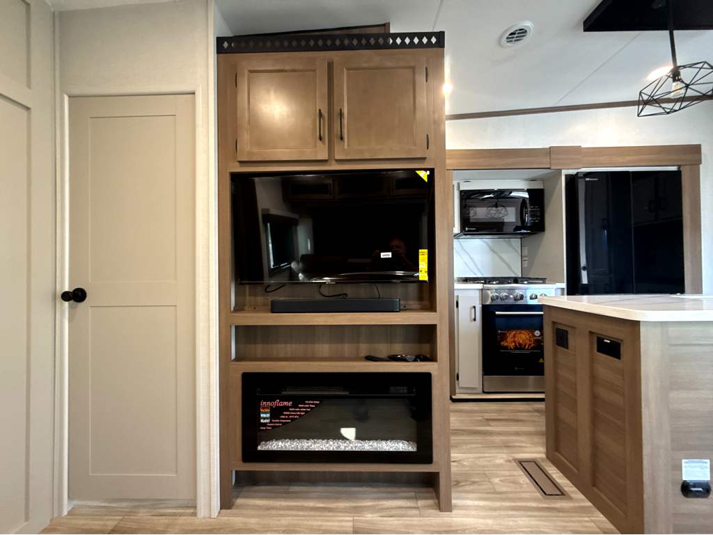 2027 VENTURE RV SPORTTREK 354VBH - Image 17