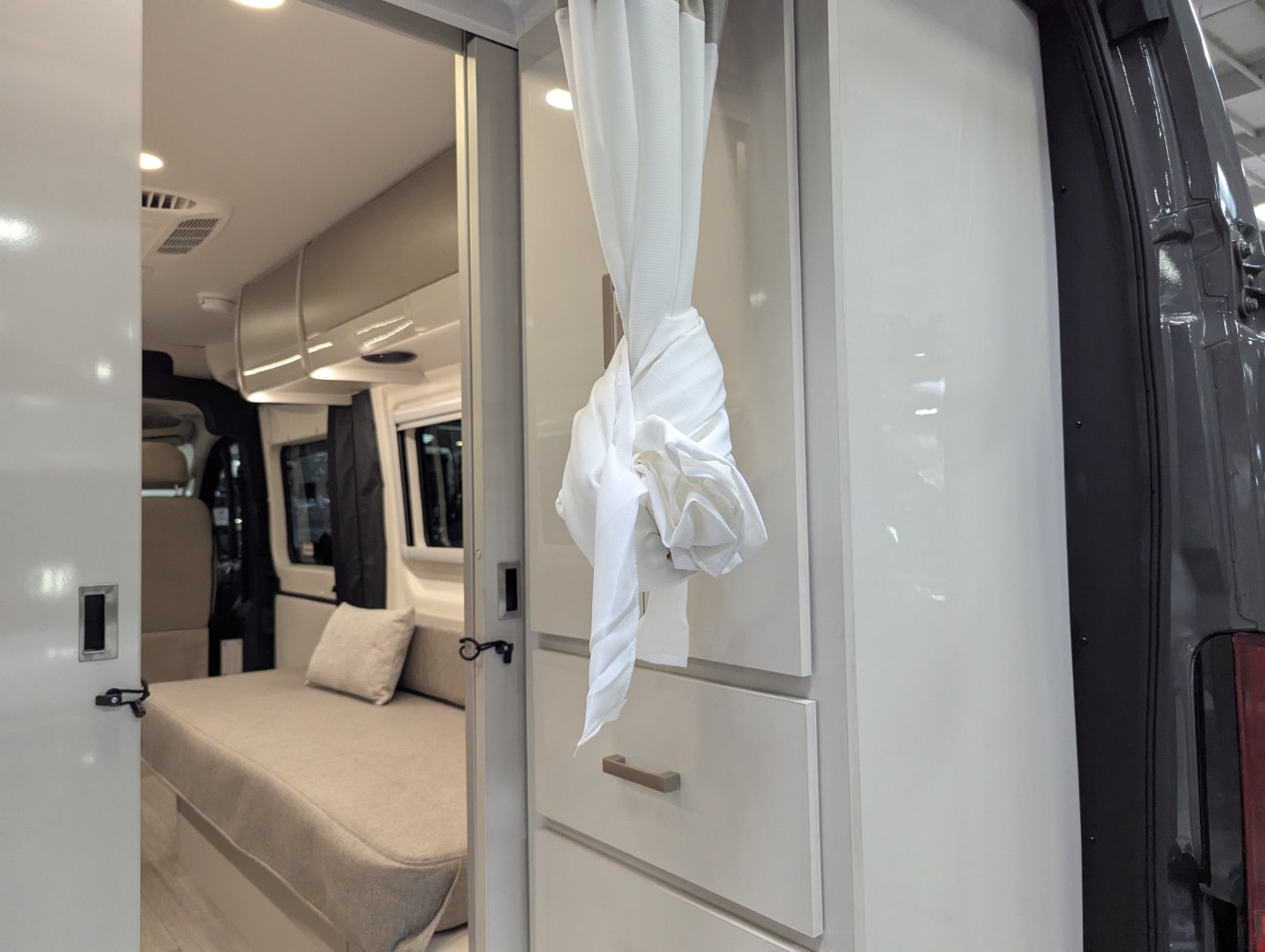 2027 Thor Motor Coach Tellaro 20L - Image 15