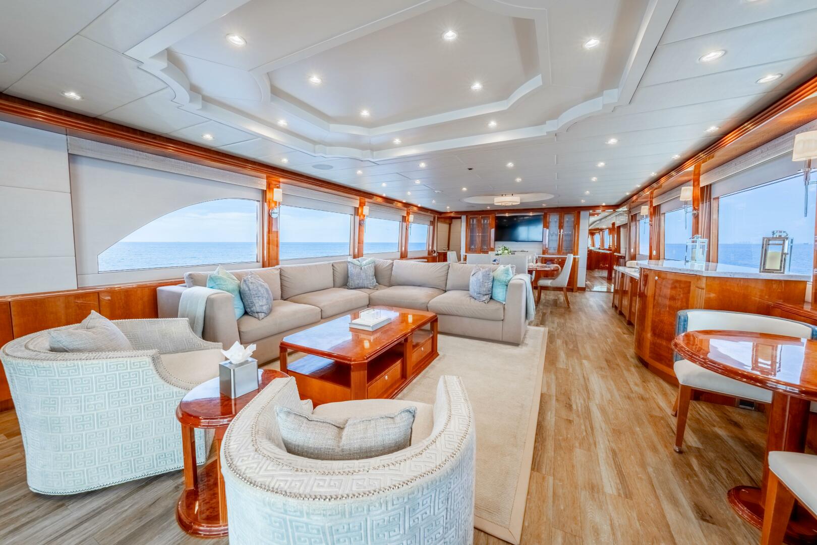 2009 Hargrave Raised Pilothouse - Image 4