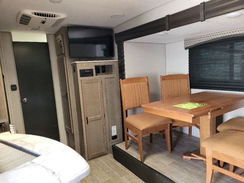 2021 Venture RV Sonic SN220VRB - Image 4