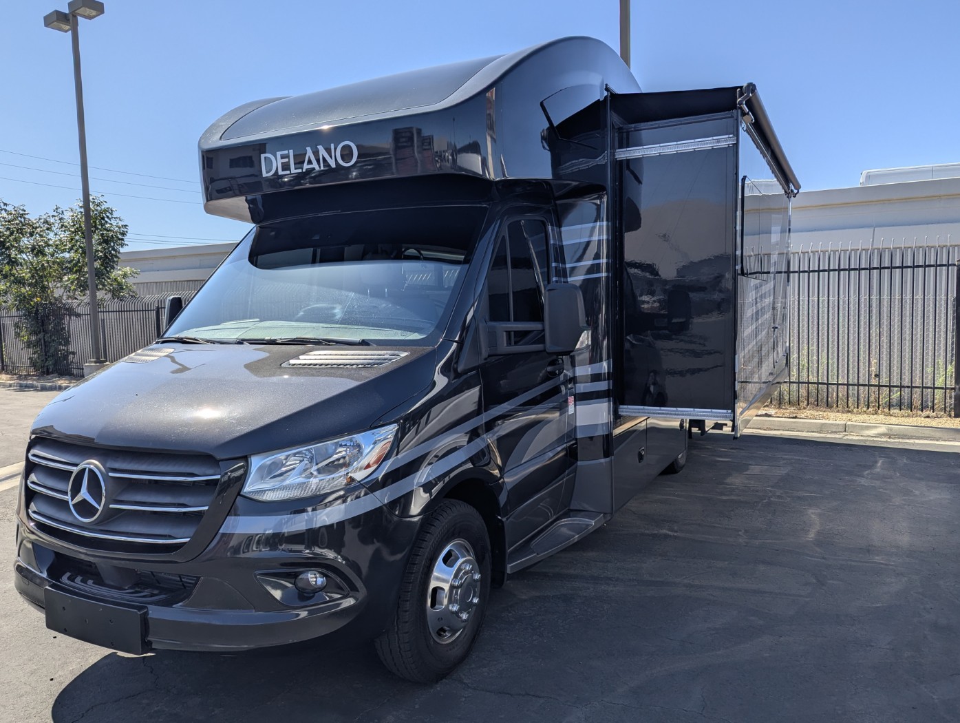 2022 Thor Motor Coach Delano Sprinter 24FB - Image 3