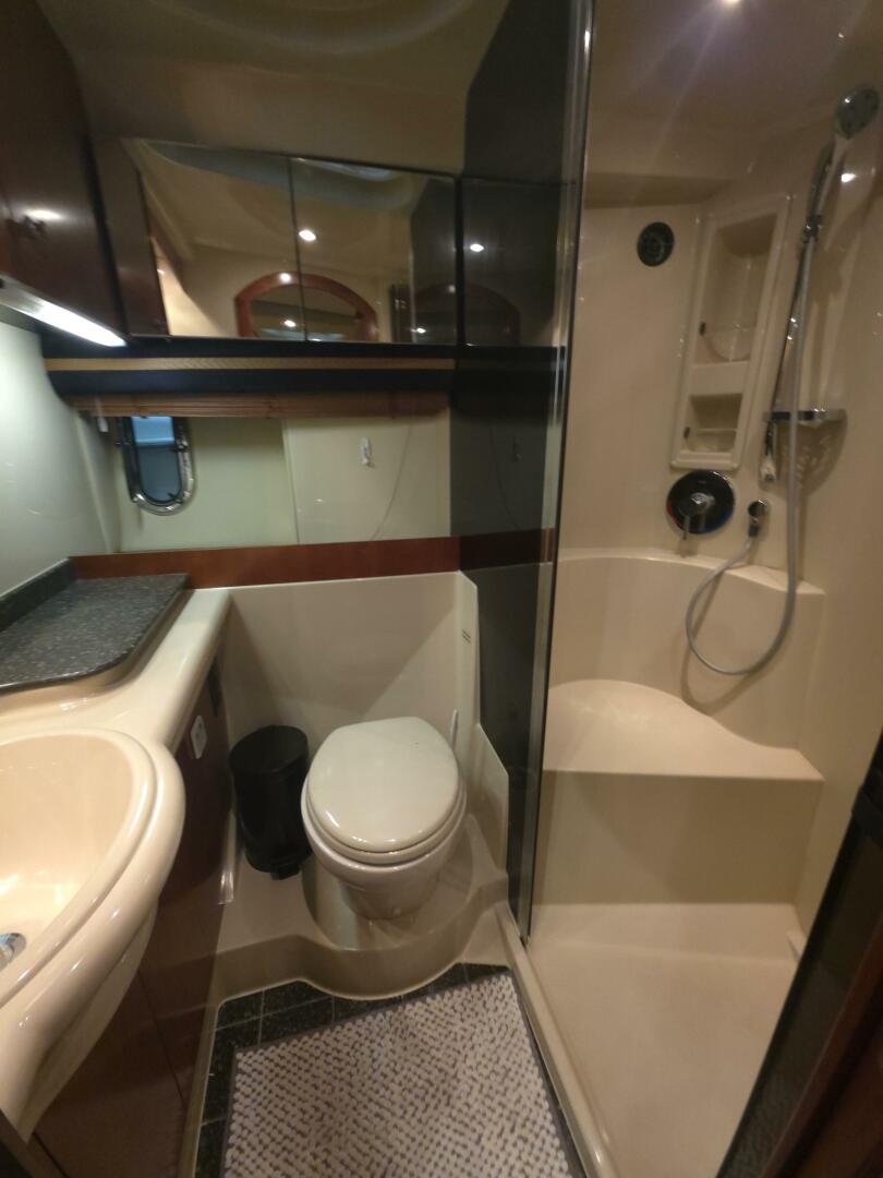 2008 Cruisers Yachts - Image 20
