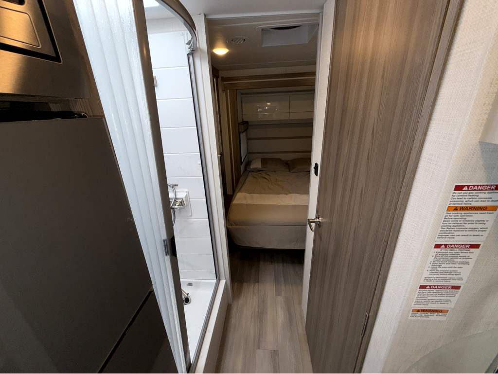 2026 THOR MOTOR COACH TIBURON 24RW - Image 27