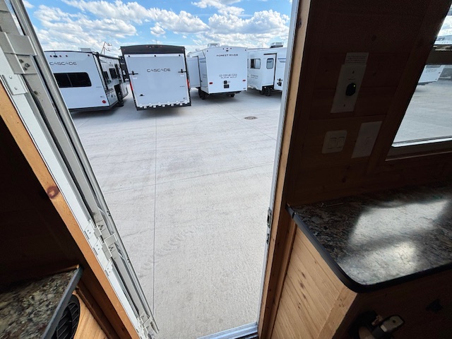 2017 ICE CASTLE RECREATION SERIES  TOY HAULER 8X17 - Image 29