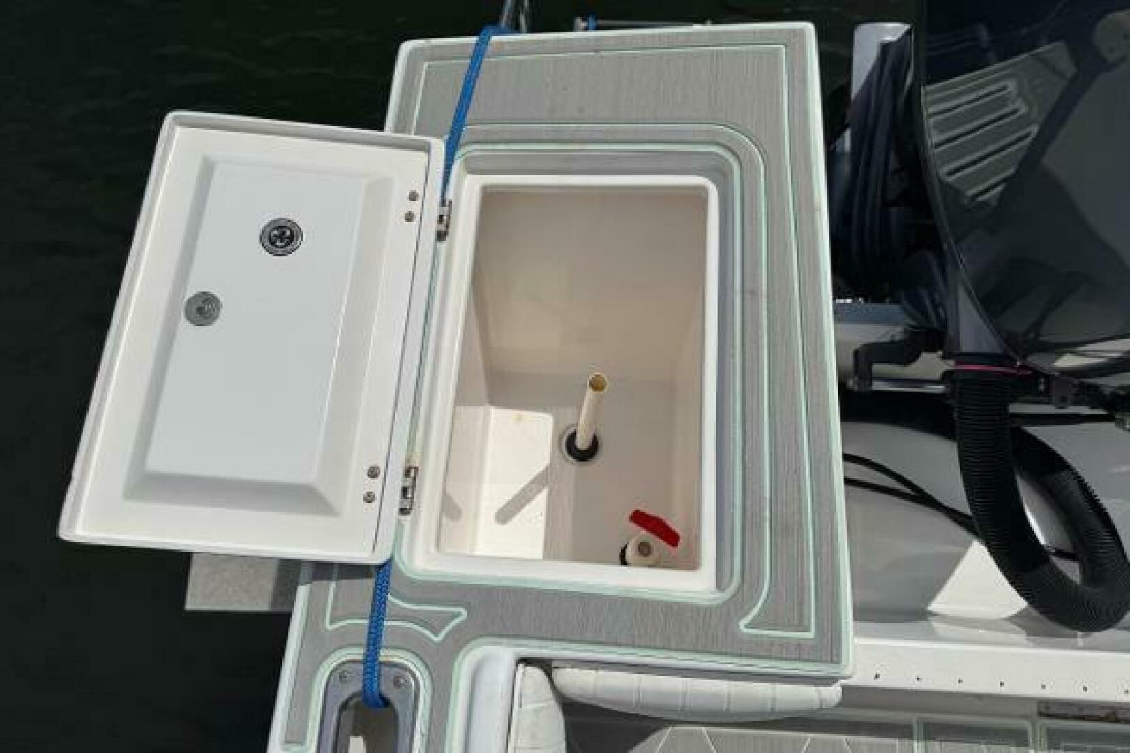 2005 Regulator 23 Center Console - Image 19