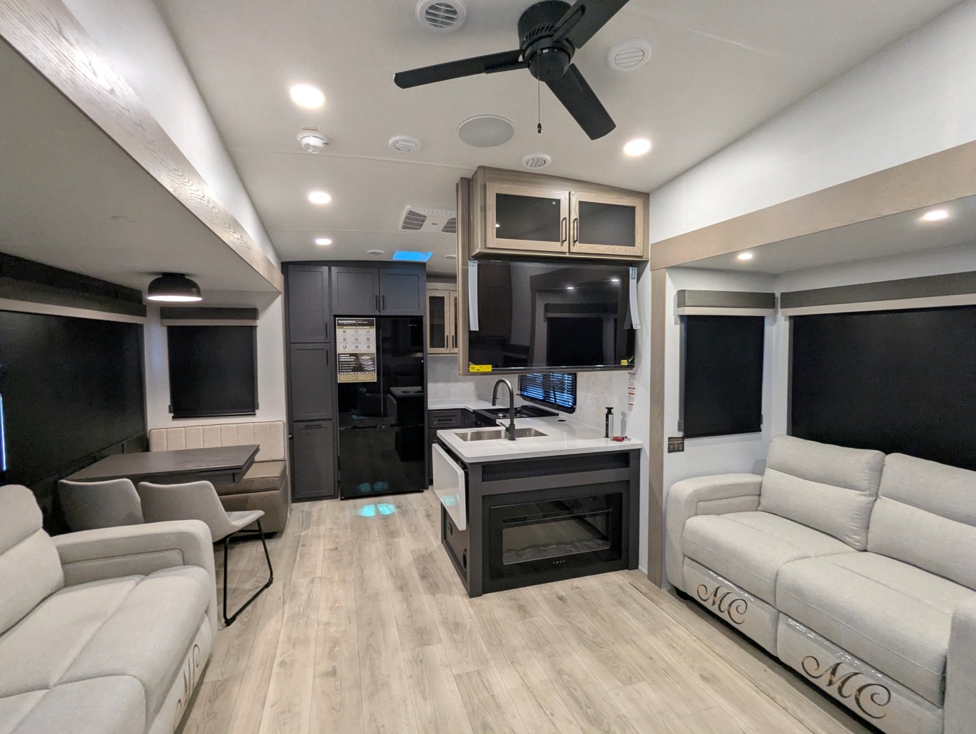 2026 Forest River Rockwood Signature R371RK - Image 21