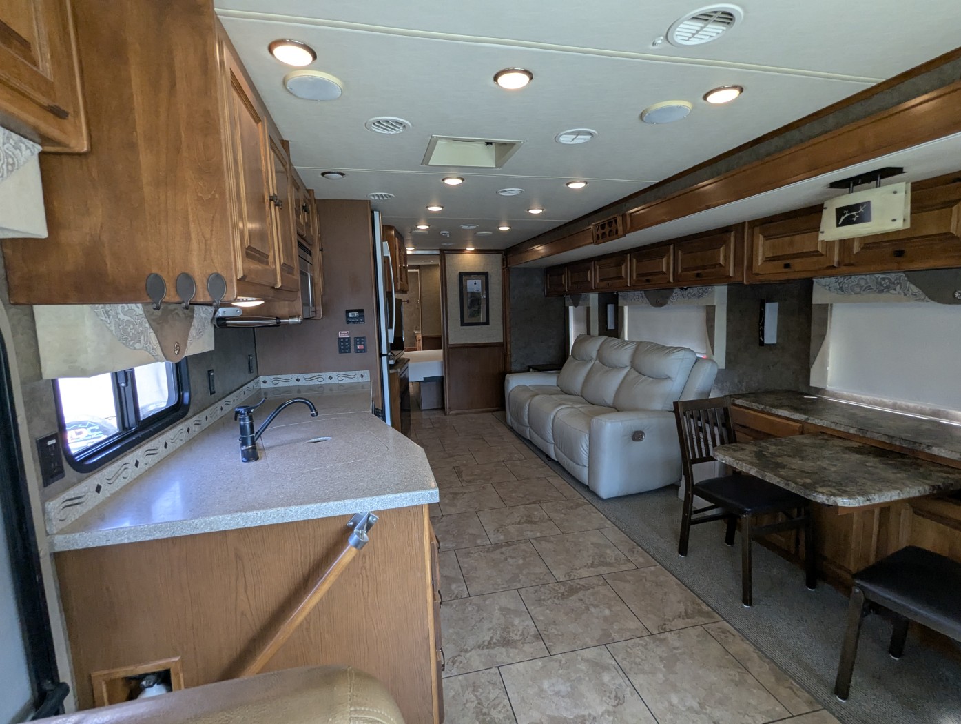 2014 Tiffin Allegro 36 LA - Image 12