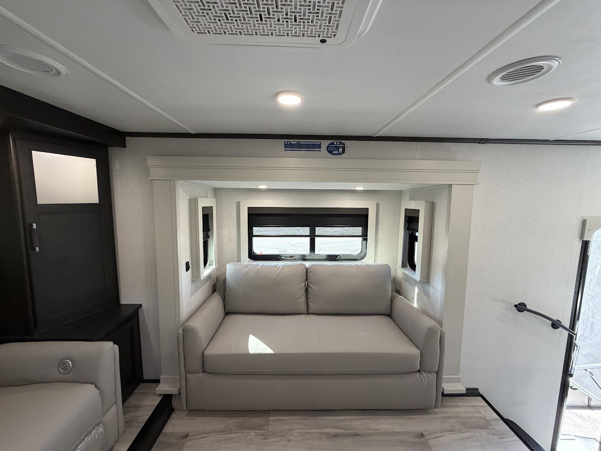 2026 Keystone ALPINE 3710FL - Image 18