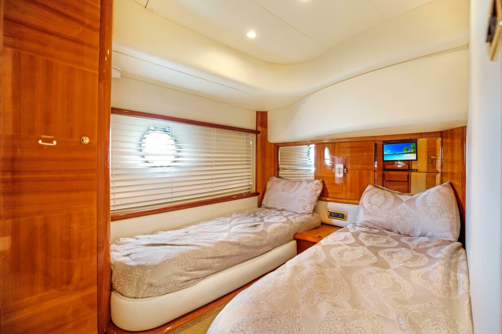 2004 Azimut Azimut 62 Base - Image 22