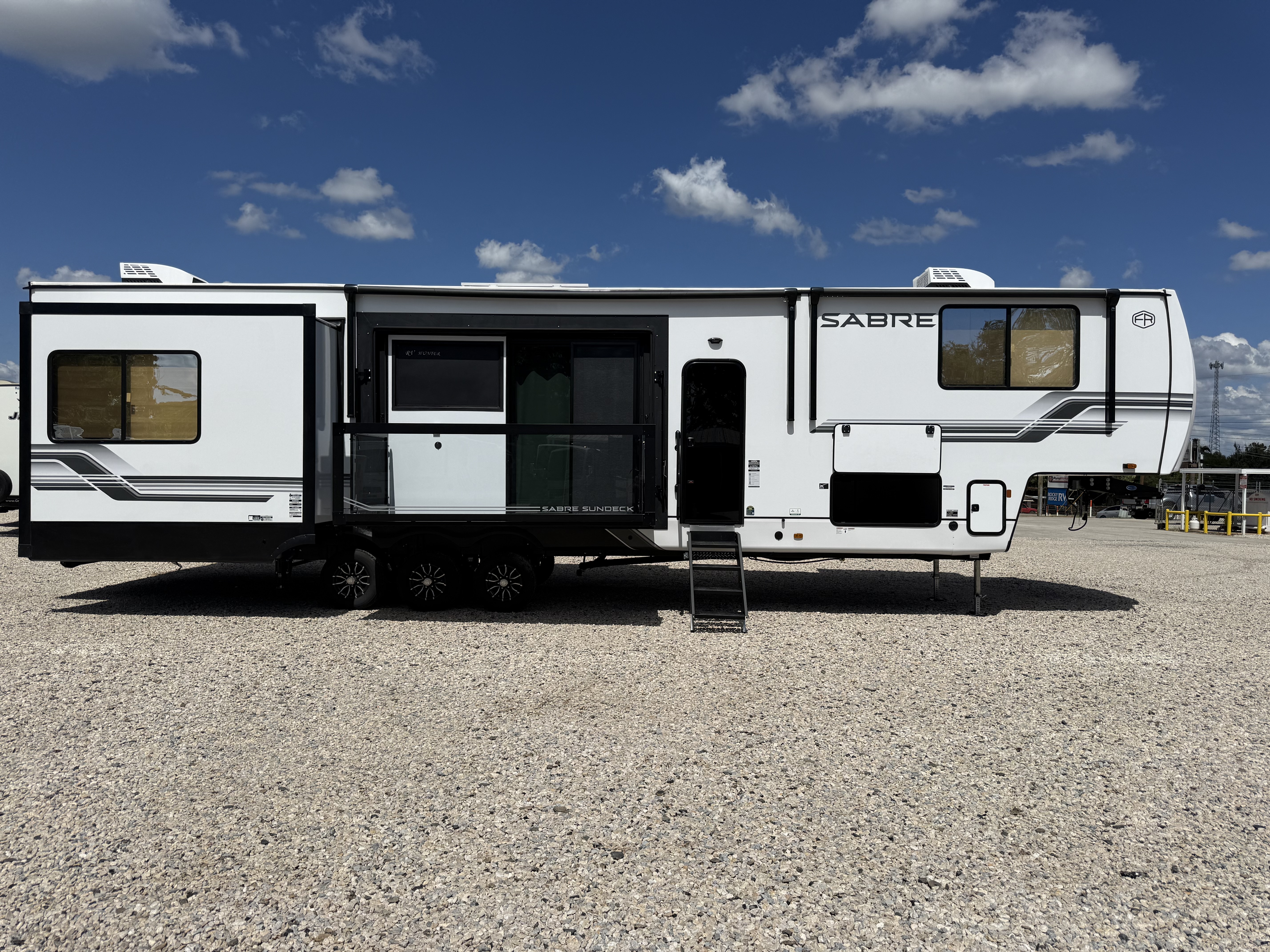 2027 Forest River Sabre 38RVHUNTER - Image 8