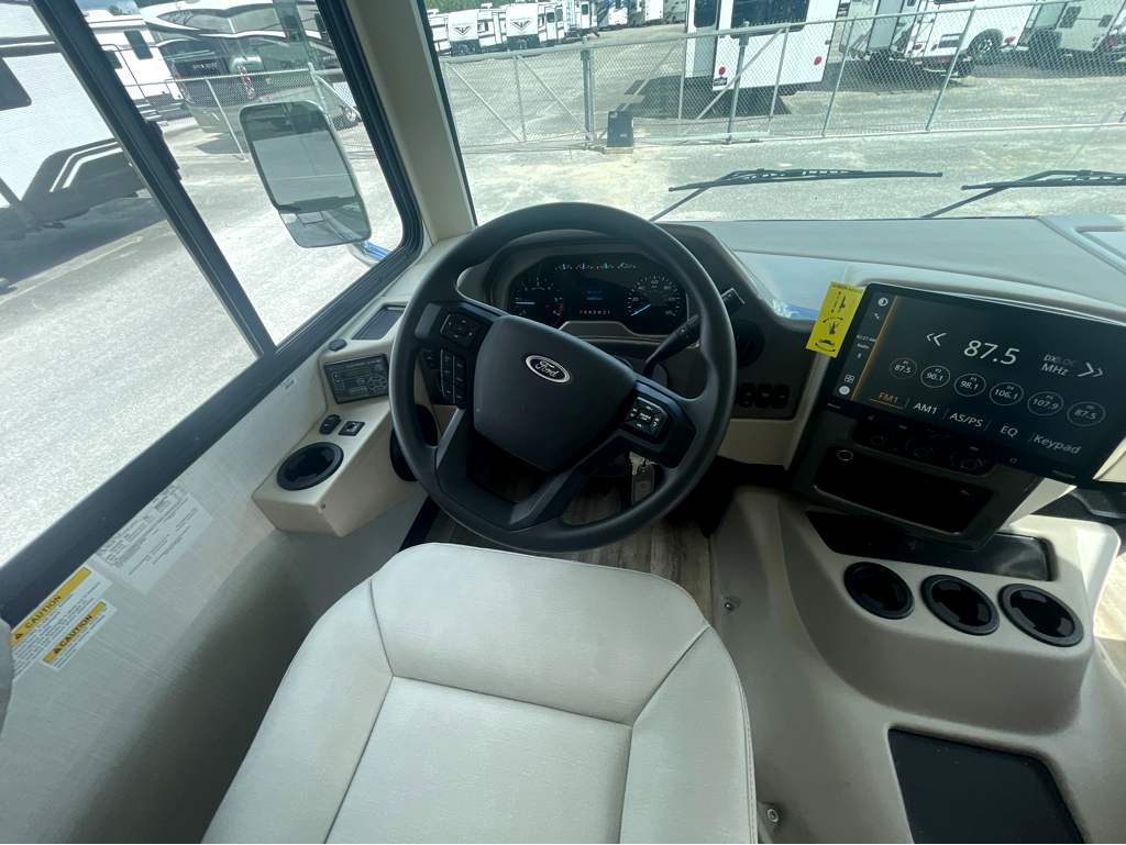 2027 THOR MOTOR COACH HURRICANE 35A - Image 13