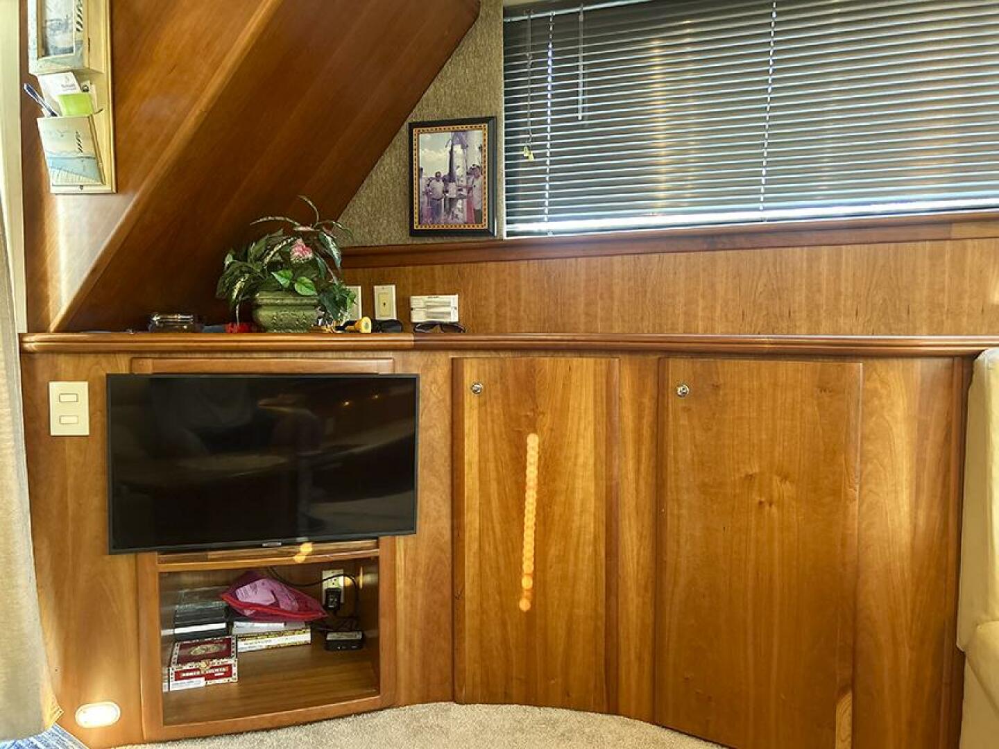 2002 Silverton 42 Convertible - Image 23