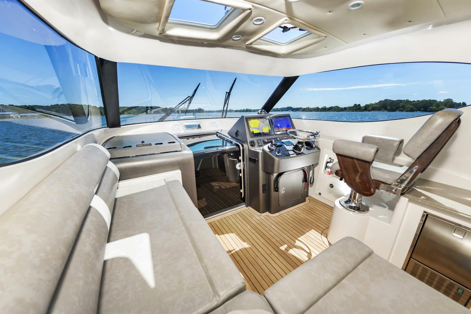 2014 Jupiter 41 Sport Bridge - Image 22