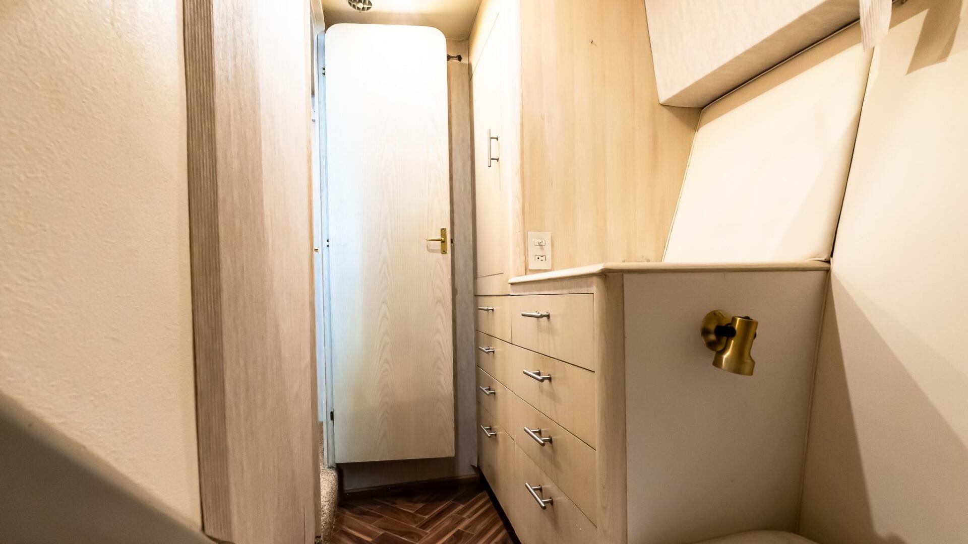 1998 Ocean Yachts 48 Super Sport - Image 32