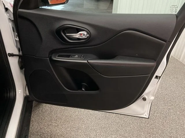 2022 Jeep Grand-Cherokee-L Laredo Altitude 4x4 - Image 25