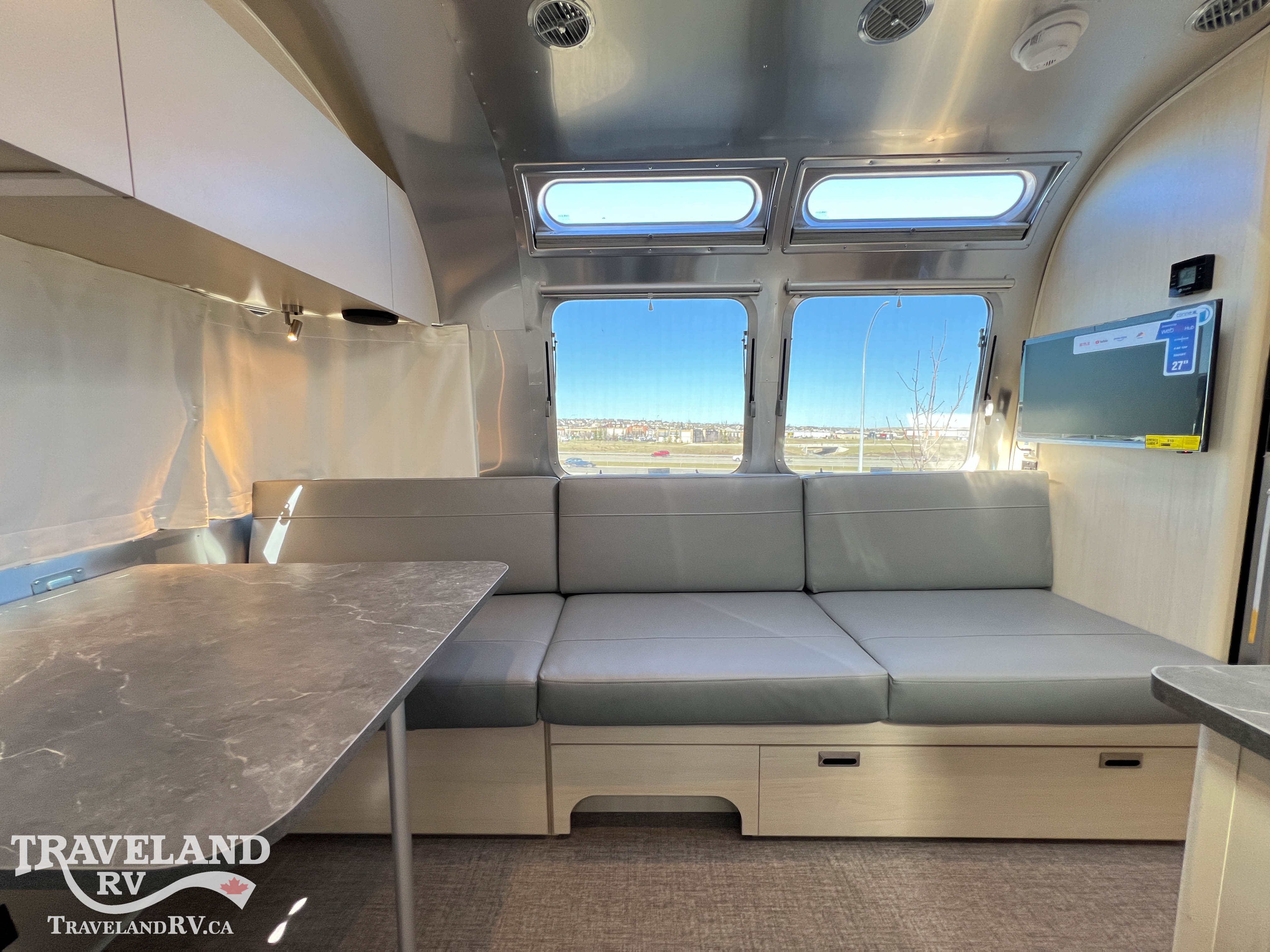 2026 Airstream Flying Cloud 27FB - Image 13