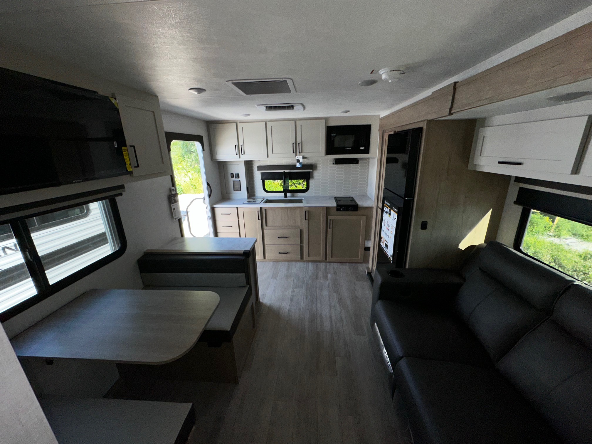 2027 Ember RV E-Series 24RLD - Image 10