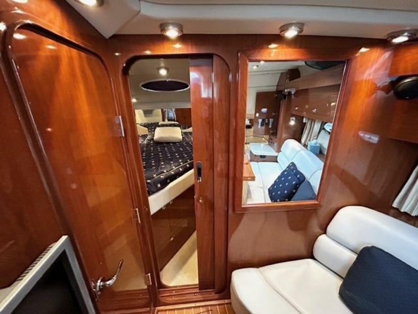 2005 Regal 3560 Commodore - Image 8