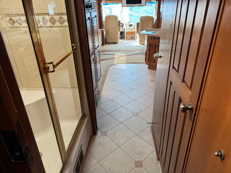2004 Monaco Executive 40PBT - Image 22