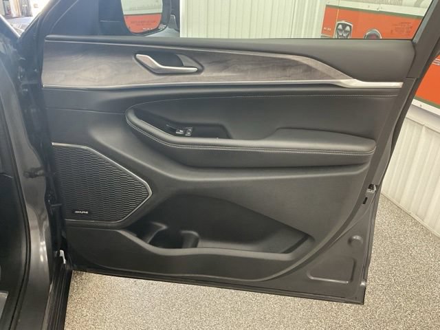 2023 Jeep Grand Cherokee L Utility 4D Overland 4WD V6 - Image 22