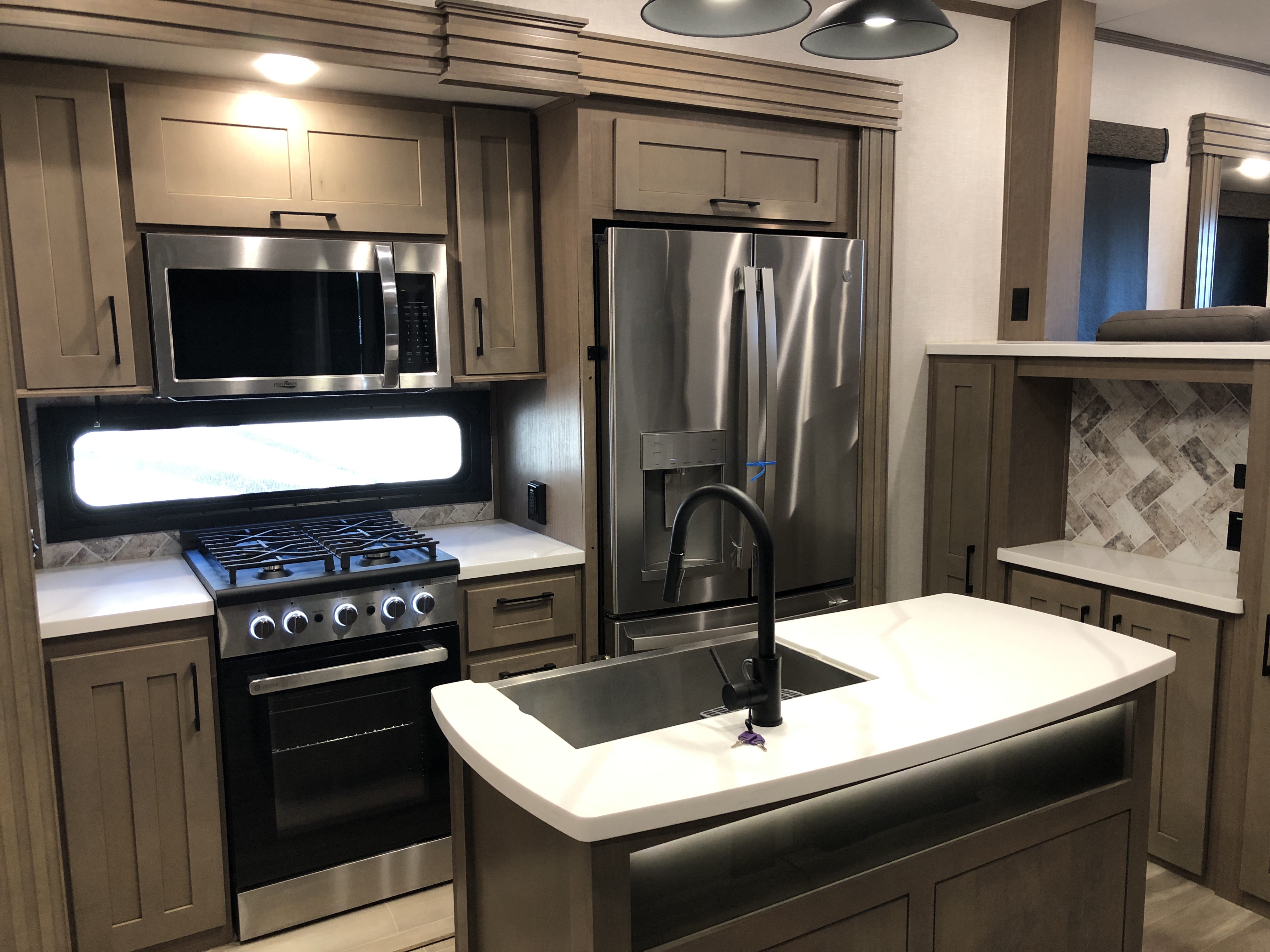 2024 KZ RV Durango Gold G386FLF - Image 23