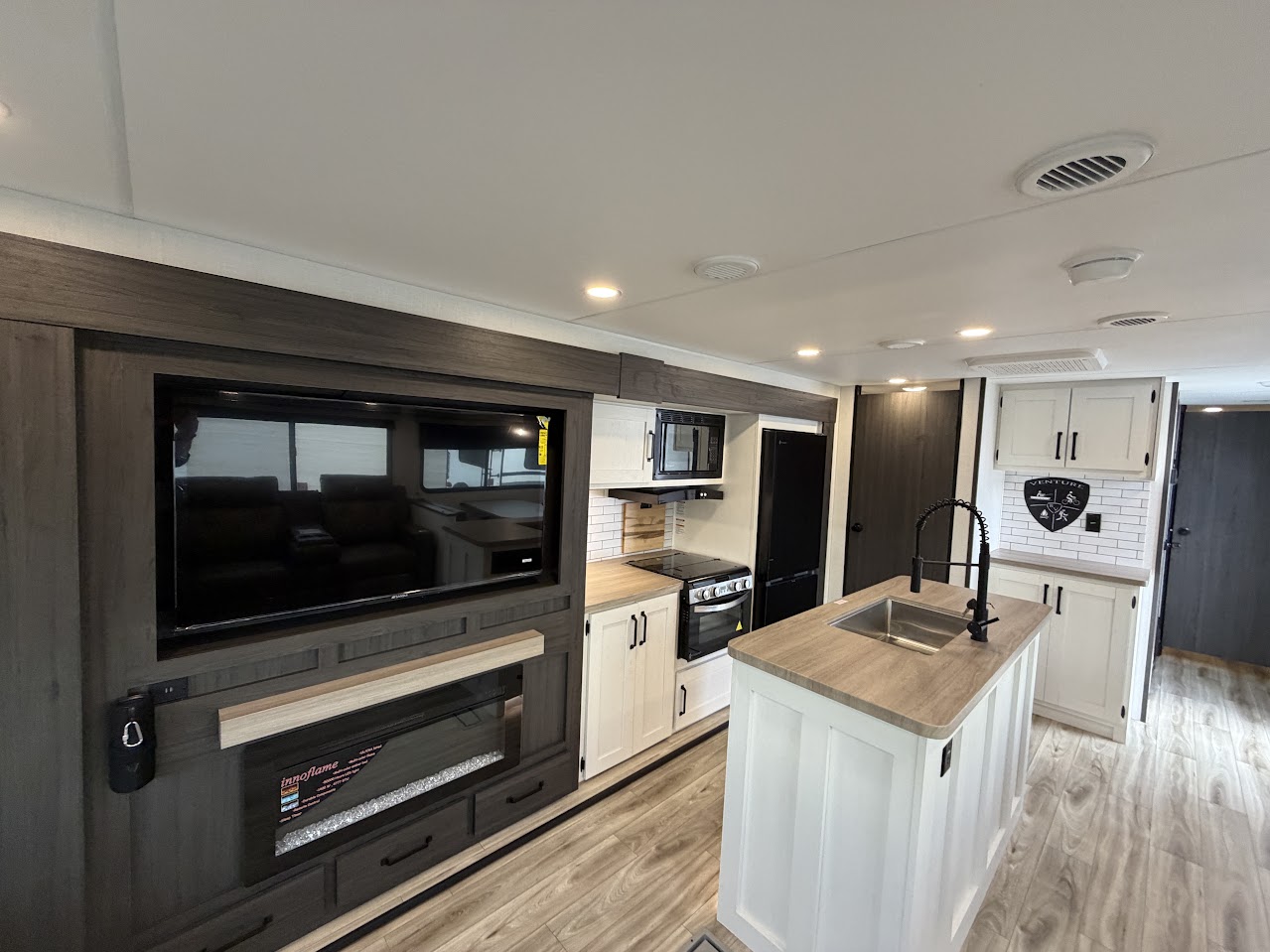 2027 VENTURE RV SIENNA 293VIK - Image 14