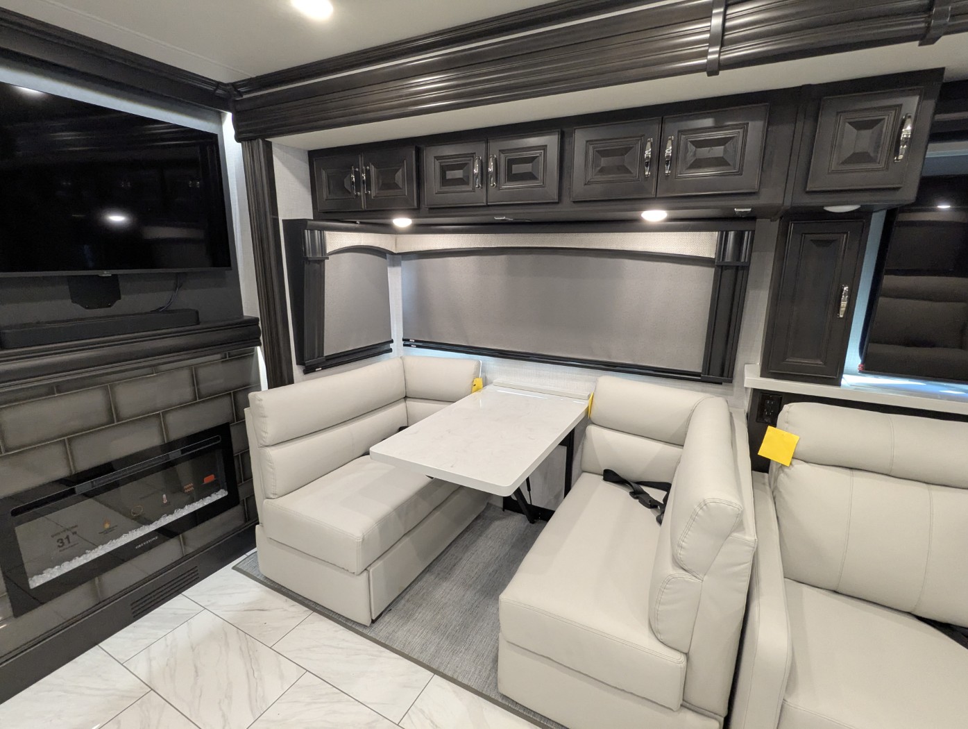 2026 Fleetwood Discovery 38W - Image 20