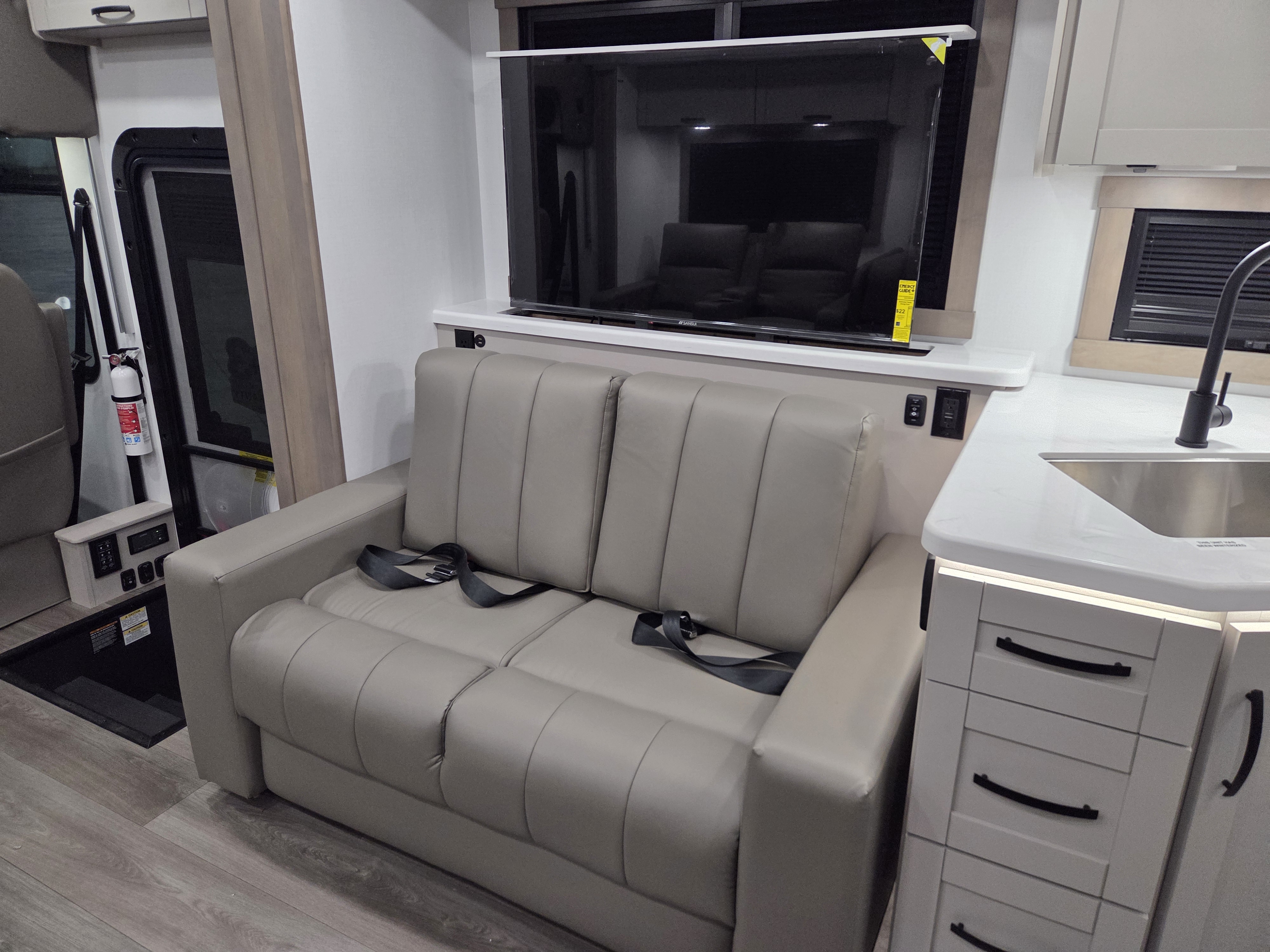 2027 Jayco Precept 34G - Image 9
