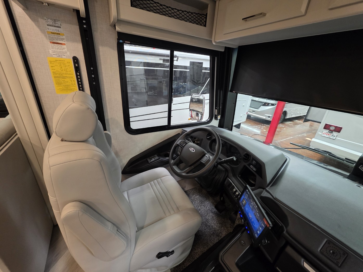 2026 Holiday Rambler Invicta 33HB - Image 37