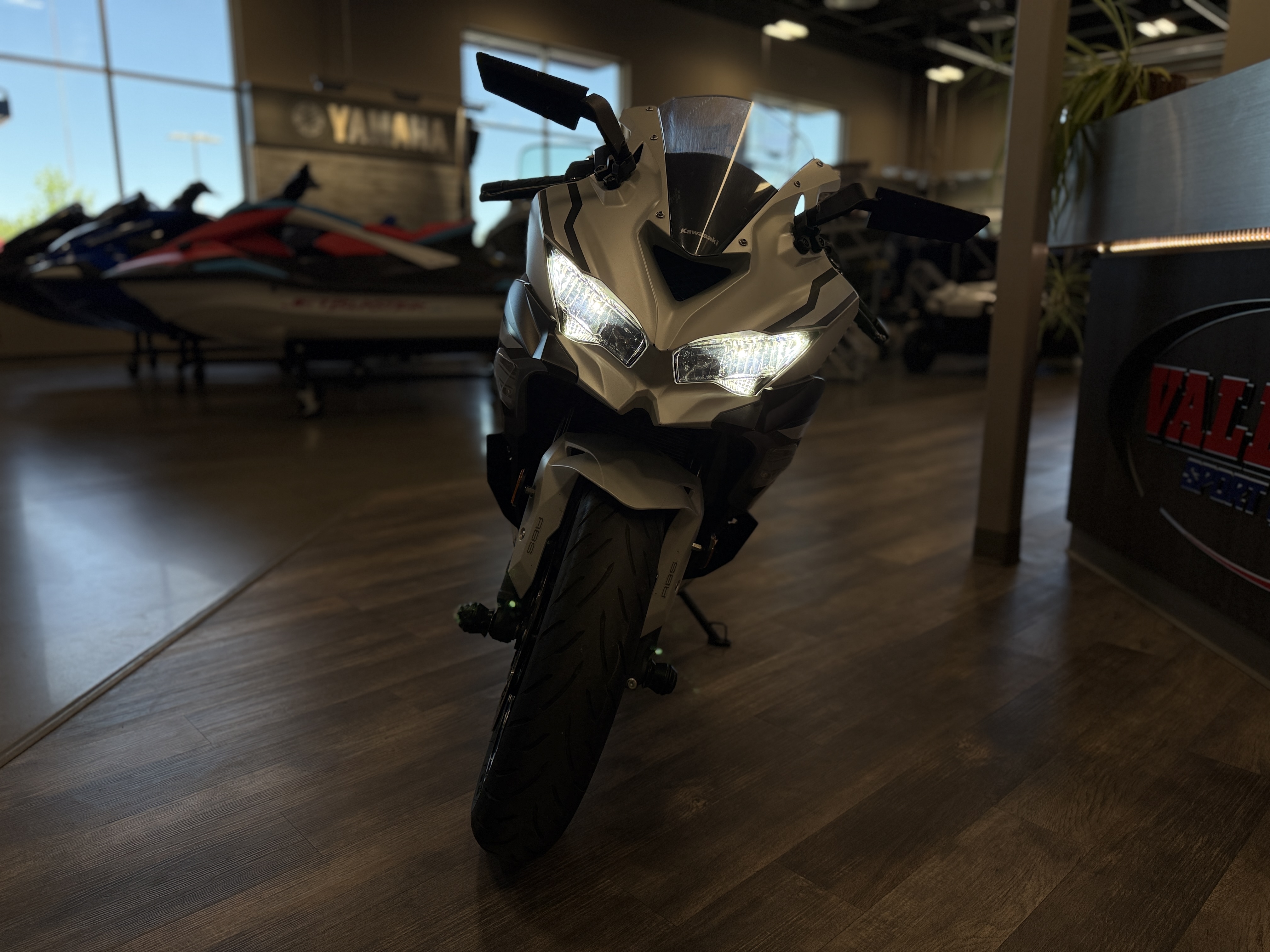 2025 Kawasaki NINJA® ZX™-4RR ABS - Image 4