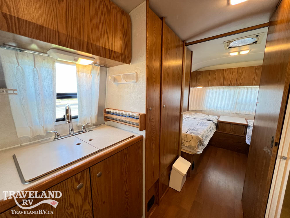 2001 AIRSTREAM SAFARI 25RBT - Image 21