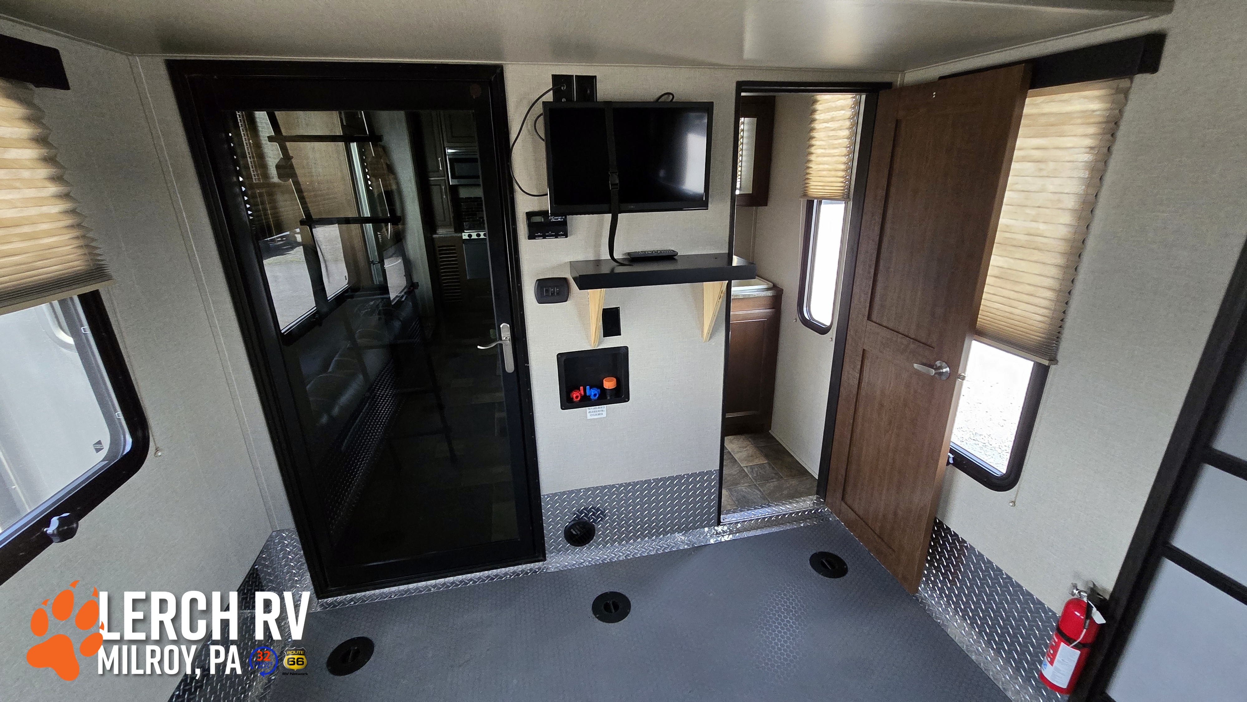 2016 Keystone Fuzion 420 - Image 27