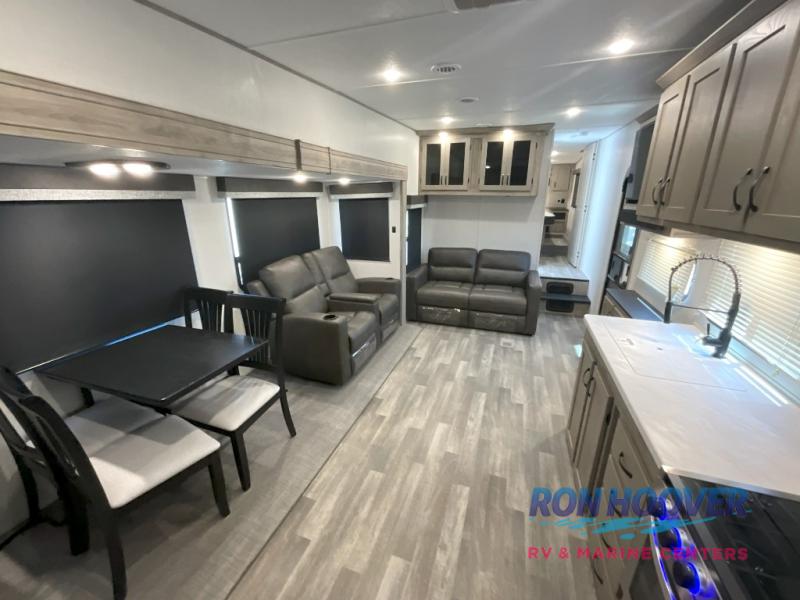 2024 COACHMEN 368TBH - Image 11