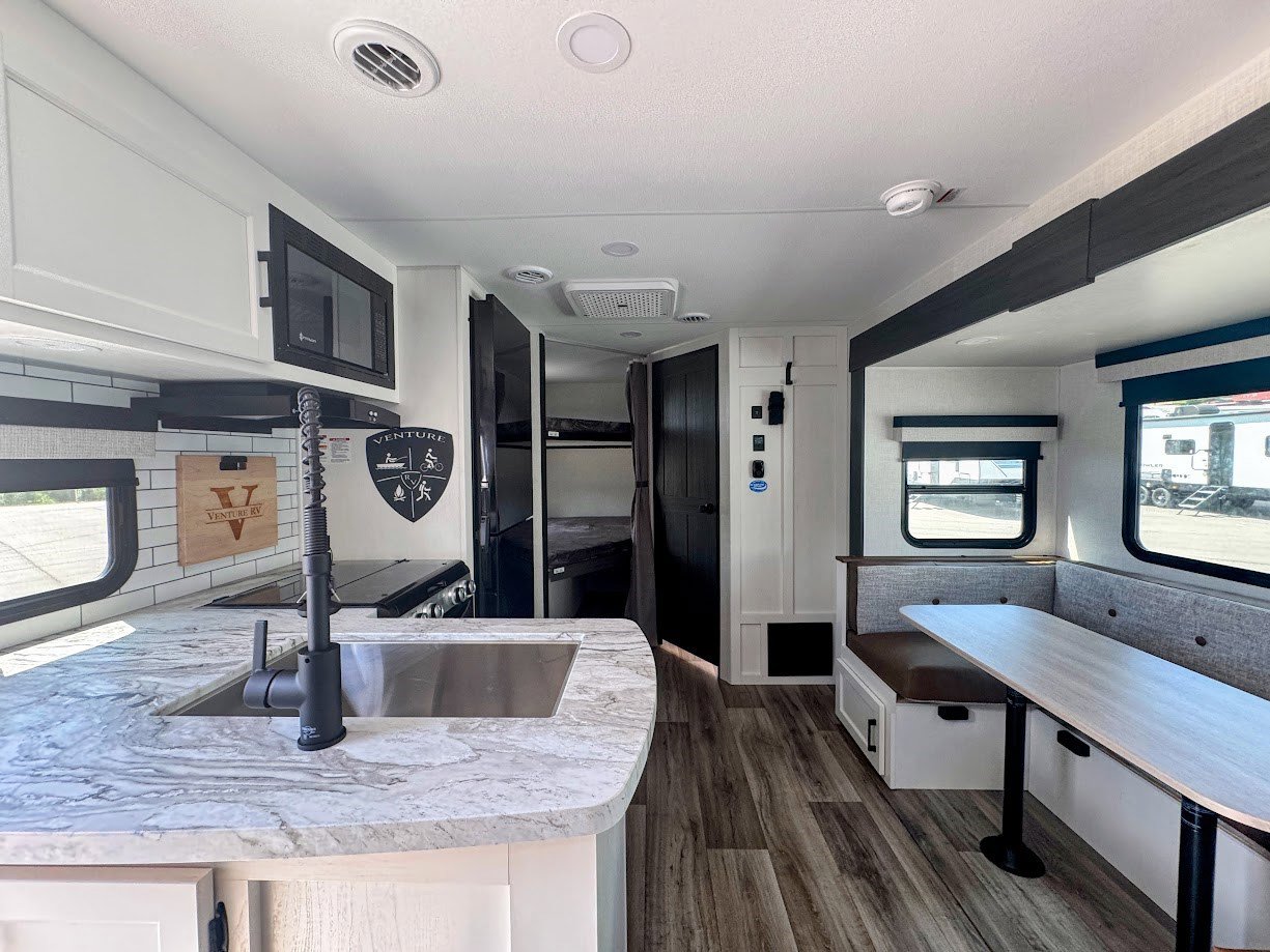 2026 VENTURE RV STRATUS 211VBH - Image 14