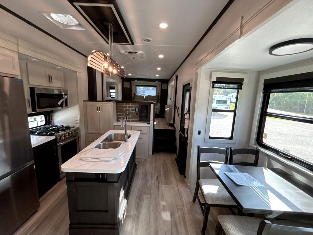 2026 Keystone ALPINE 3710FL - Image 23