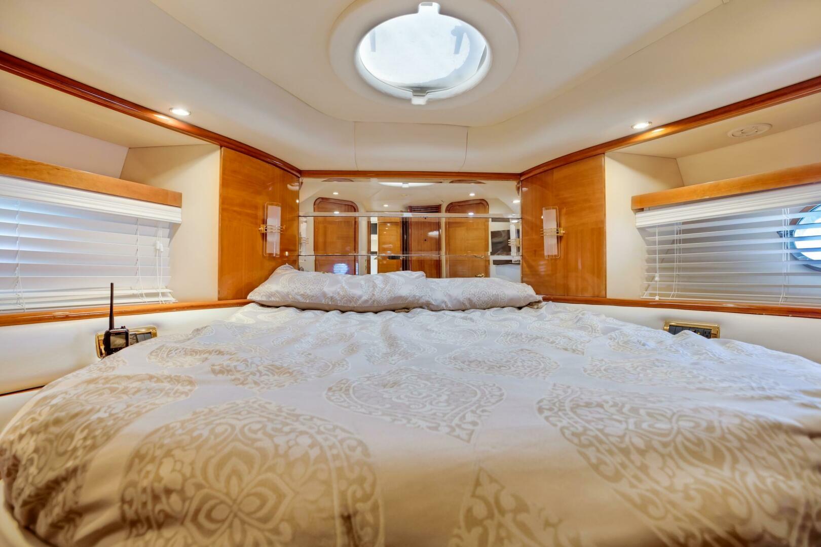 2004 Azimut Azimut 62 Base - Image 18