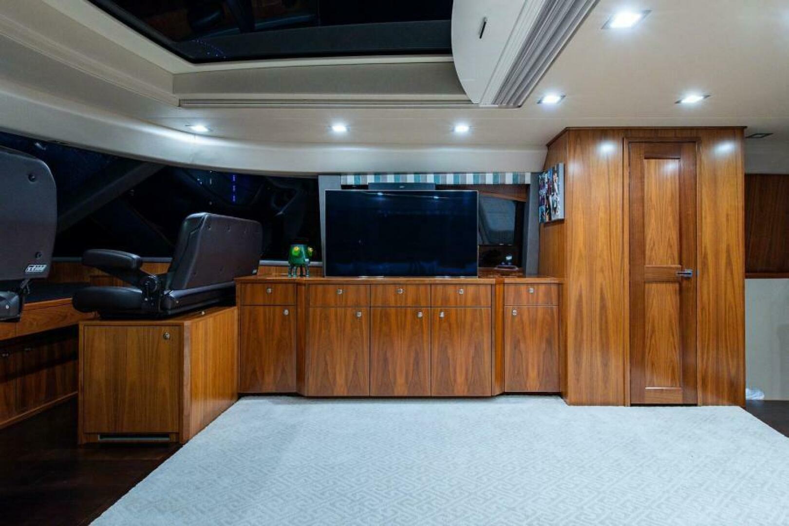 2018 Viking Enclosed Flybridge - Image 43