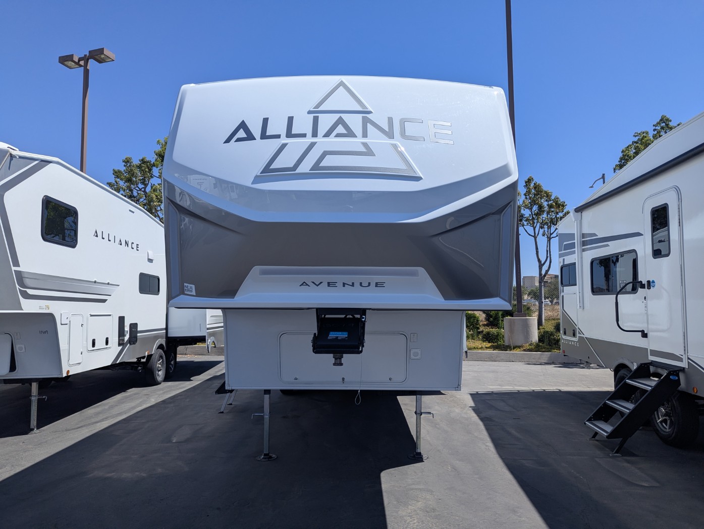 2027 Alliance RV Avenue 29BH - Image 2