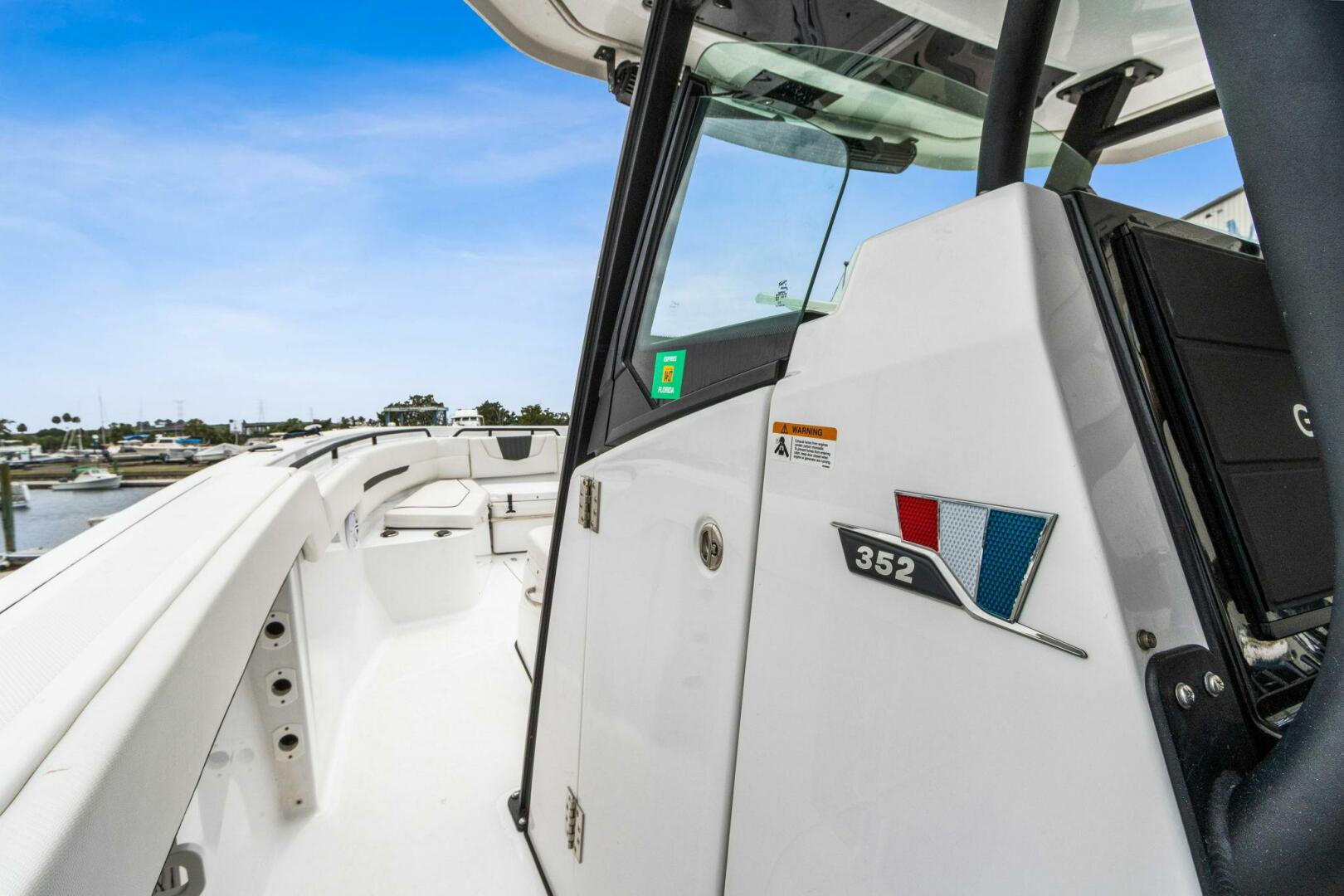 2023 Wellcraft 352 Fisherman Center Console - Image 25
