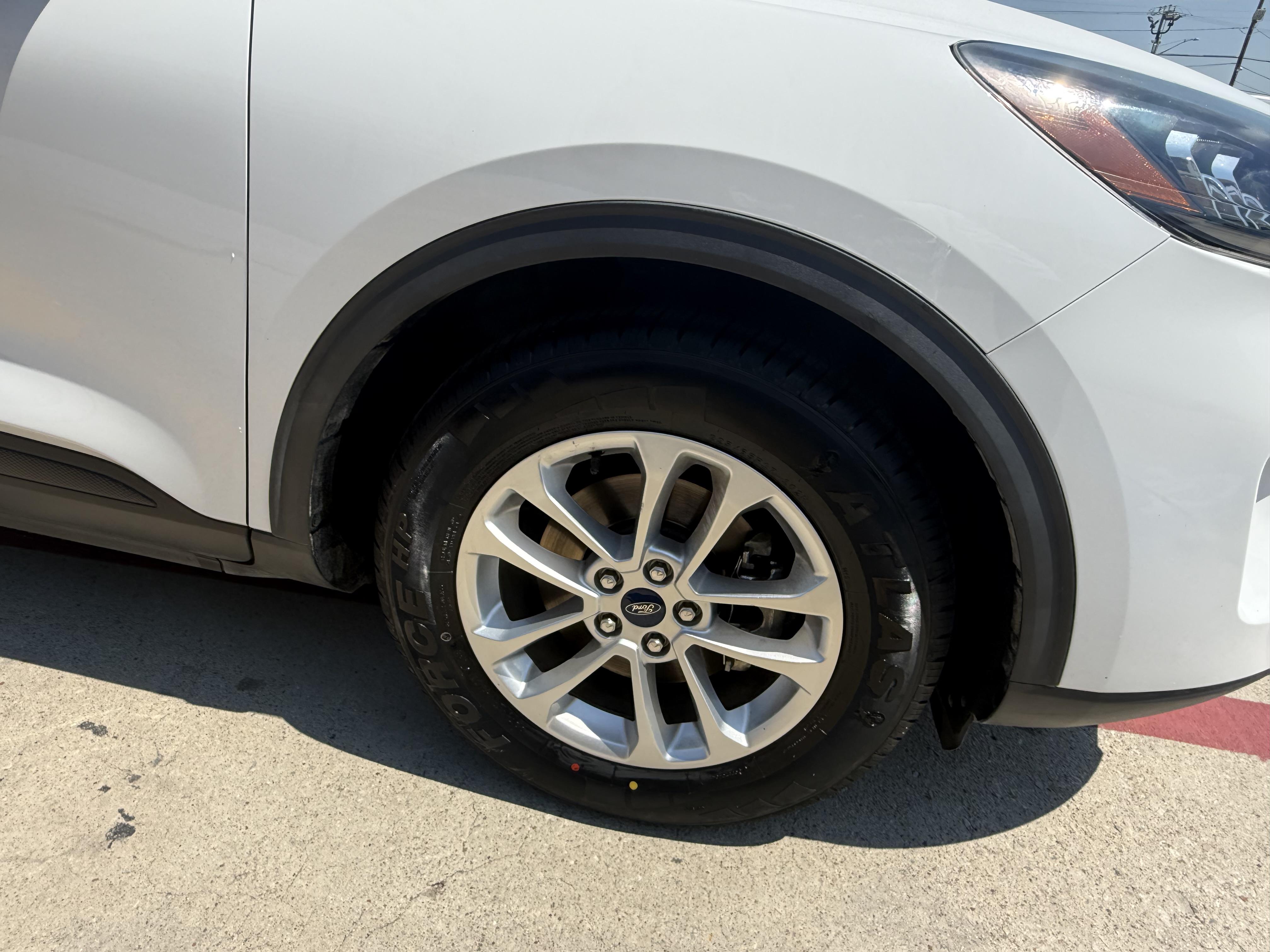 2020 Ford Escape Utility 4D SE 2WD - Image 14