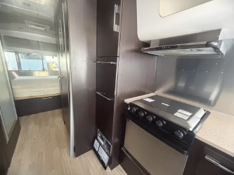2012 AIRSTREAM INTERNATIONAL 27FBQ - Image 29